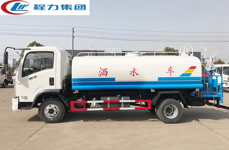 東風(fēng)D912新款8-12方灑水車