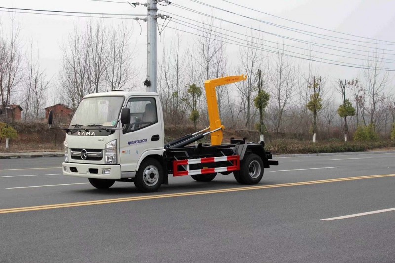 凱馬4方勾臂垃圾車(chē)