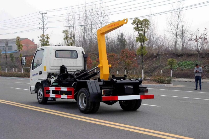 凱馬4方勾臂垃圾車(chē)