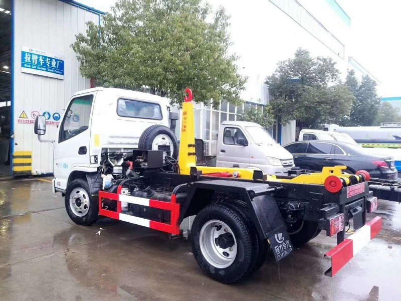 凱馬4方勾臂垃圾車(chē)