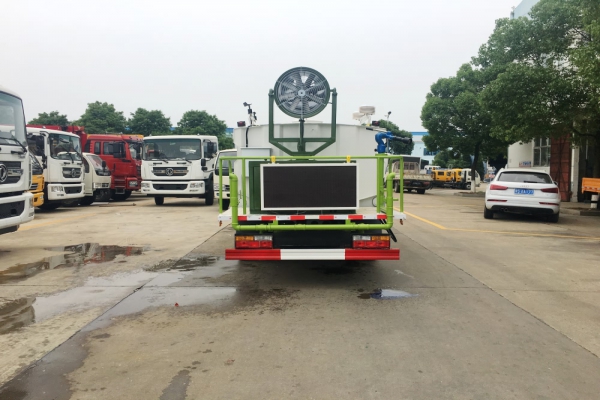大運(yùn)多功能抑塵車(chē)(5噸、30米霧炮機(jī))圖片