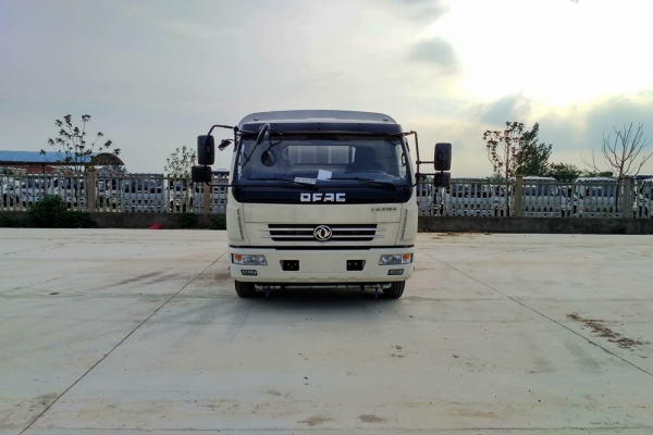東風(fēng)大多利卡抑塵車(chē)(方形6.5噸、30-50米霧炮、單排駕駛室)
