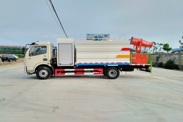 東風(fēng)大多利卡抑塵車(chē)(方形6.5噸、30-50米霧炮、單排駕駛室)圖片