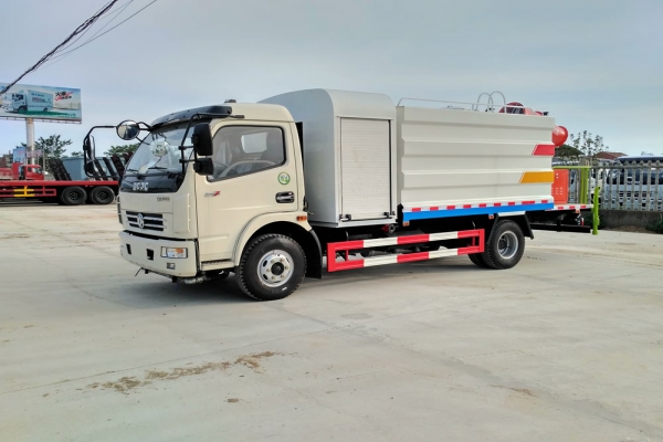 東風(fēng)大多利卡抑塵車(chē)(方形6.5噸、30-50米霧炮、單排駕駛室)圖片
