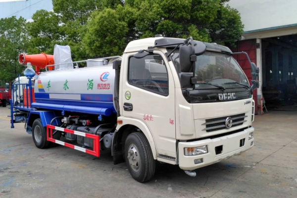 東風(fēng)大多利卡霧炮車(8噸、30-40米噴霧機(jī))