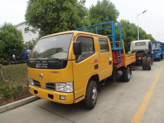 東風(fēng)雙排座8-10米平臺(tái)升降高空作業(yè)車(chē)圖片