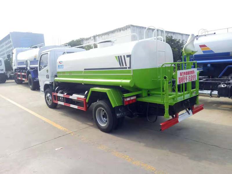 國(guó)六東風(fēng)5噸灑水車(chē)圖片