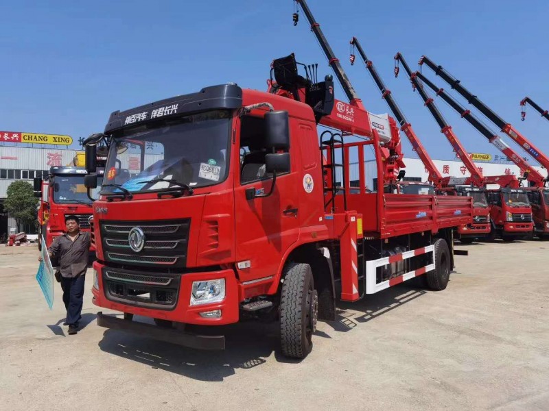 東風F5隨車吊