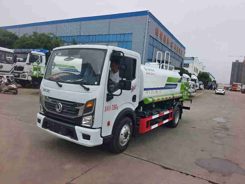 程力5方灑水車